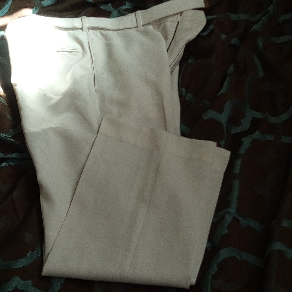 A pair of pre-owned Women's Davis clothing company slacks.